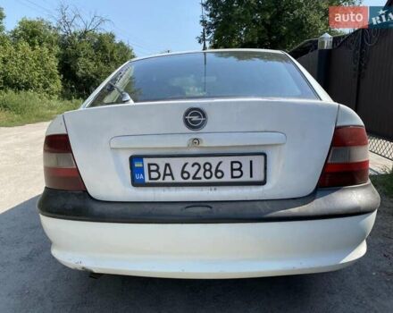 Белый Опель Вектра, объемом двигателя 1.6 л и пробегом 230 тыс. км за 1450 $, фото 2 на Automoto.ua