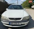 Белый Опель Вектра, объемом двигателя 1.6 л и пробегом 230 тыс. км за 1450 $, фото 4 на Automoto.ua