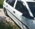 Білий Опель Вектра, об'ємом двигуна 1.6 л та пробігом 400 тис. км за 1800 $, фото 2 на Automoto.ua