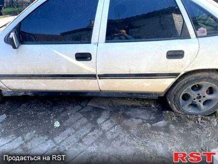 Білий Опель Вектра, об'ємом двигуна 2 л та пробігом 165 тис. км за 600 $, фото 1 на Automoto.ua