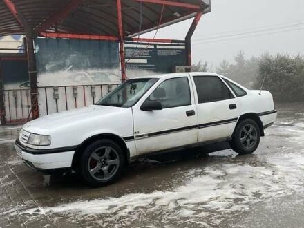 Белый Опель Вектра, объемом двигателя 2 л и пробегом 300 тыс. км за 1300 $, фото 1 на Automoto.ua