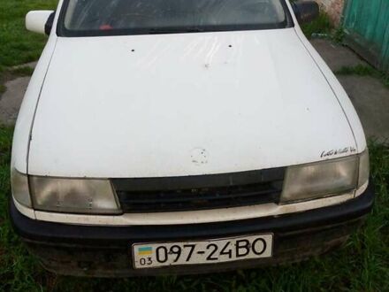 Опель Вектра 1989 в Маневичах на Automoto.ua Белый Опель Вектра, объемом двигателя 1.6 л и пробегом 58 тыс. км за 1000 $, фото 1 на Automoto.ua