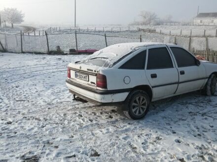 Белый Опель Вектра, объемом двигателя 0 л и пробегом 250 тыс. км за 1000 $, фото 1 на Automoto.ua