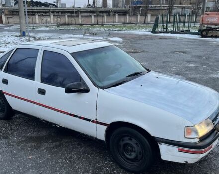 Белый Опель Вектра, объемом двигателя 1.6 л и пробегом 250 тыс. км за 900 $, фото 1 на Automoto.ua