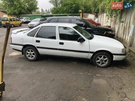 Опель Вектра 1990 в Ровно на Automoto.ua Белый Опель Вектра, объемом двигателя 2 л и пробегом 275 тыс. км за 1450 $, фото 1 на Automoto.ua