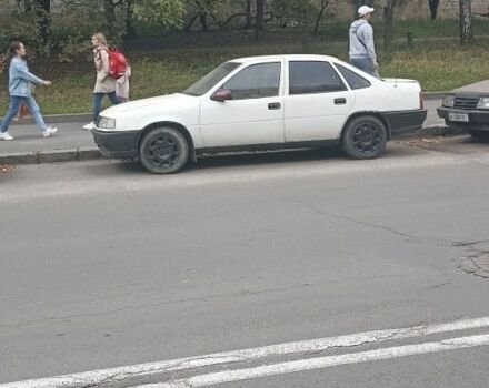 Білий Опель Вектра, об'ємом двигуна 1.6 л та пробігом 443 тис. км за 700 $, фото 1 на Automoto.ua