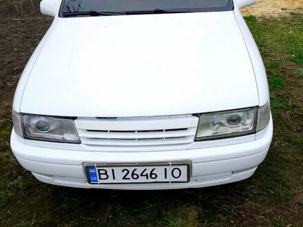 Опель Вектра 1990 в Гадяче на Automoto.ua Белый Опель Вектра, объемом двигателя 2 л и пробегом 365 тыс. км за 1600 $, фото 1 на Automoto.ua
