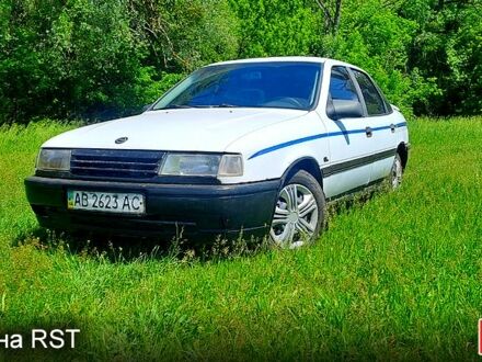 Белый Опель Вектра, объемом двигателя 1.6 л и пробегом 420 тыс. км за 1300 $, фото 1 на Automoto.ua