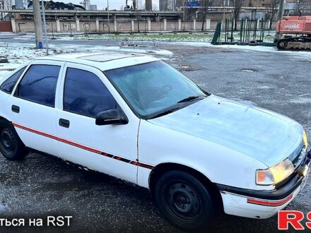 Белый Опель Вектра, объемом двигателя 1.6 л и пробегом 250 тыс. км за 900 $, фото 1 на Automoto.ua