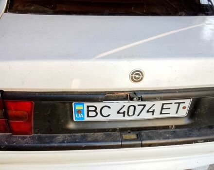 Білий Опель Вектра, об'ємом двигуна 2 л та пробігом 350 тис. км за 700 $, фото 1 на Automoto.ua