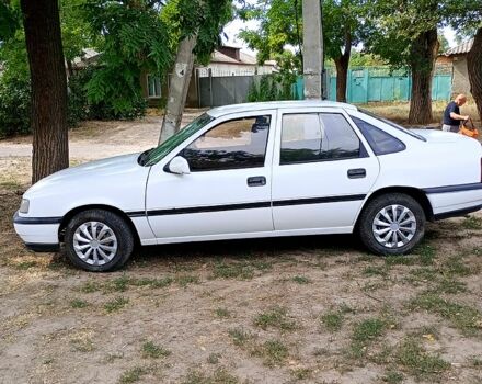 Белый Опель Вектра, объемом двигателя 2 л и пробегом 0 тыс. км за 600 $, фото 1 на Automoto.ua