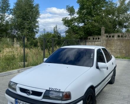 Белый Опель Вектра, объемом двигателя 1.6 л и пробегом 345 тыс. км за 1450 $, фото 1 на Automoto.ua