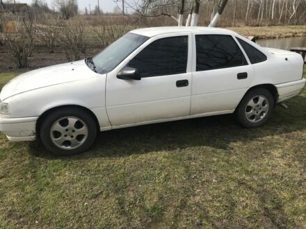 Белый Опель Вектра, объемом двигателя 1.6 л и пробегом 300 тыс. км за 745 $, фото 1 на Automoto.ua