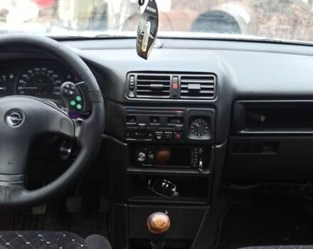 Белый Опель Вектра, объемом двигателя 0 л и пробегом 300 тыс. км за 1420 $, фото 1 на Automoto.ua