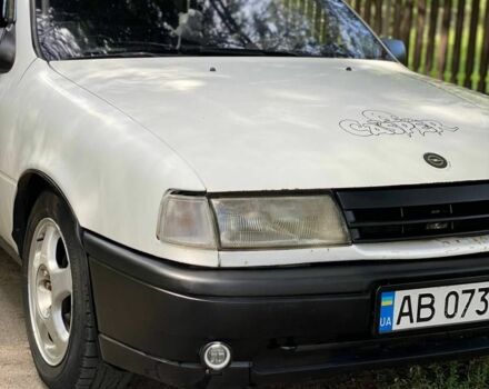 Белый Опель Вектра, объемом двигателя 1.6 л и пробегом 300 тыс. км за 1250 $, фото 1 на Automoto.ua