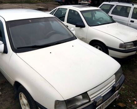 Белый Опель Вектра, объемом двигателя 1.8 л и пробегом 300 тыс. км за 900 $, фото 1 на Automoto.ua