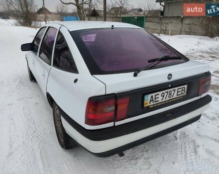 Белый Опель Вектра, объемом двигателя 1.8 л и пробегом 250 тыс. км за 1350 $, фото 1 на Automoto.ua