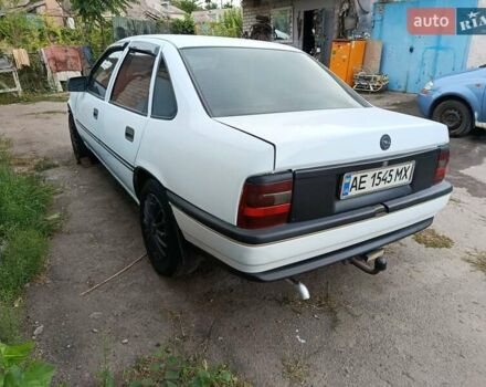 Белый Опель Вектра, объемом двигателя 1.6 л и пробегом 300 тыс. км за 1350 $, фото 1 на Automoto.ua