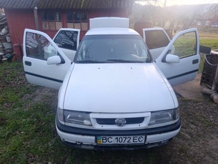 Белый Опель Вектра, объемом двигателя 1 л и пробегом 183 тыс. км за 450 $, фото 1 на Automoto.ua