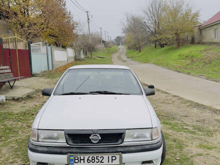 Белый Опель Вектра, объемом двигателя 1.8 л и пробегом 391 тыс. км за 1600 $, фото 1 на Automoto.ua