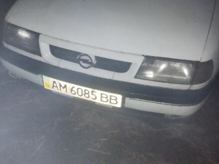 Белый Опель Вектра, объемом двигателя 0 л и пробегом 210 тыс. км за 404 $, фото 1 на Automoto.ua