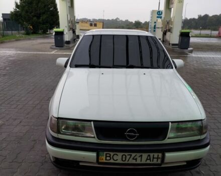 Белый Опель Вектра, объемом двигателя 2 л и пробегом 450 тыс. км за 1800 $, фото 1 на Automoto.ua