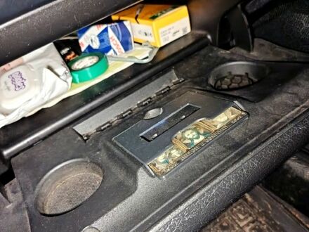 Білий Опель Вектра, об'ємом двигуна 2 л та пробігом 300 тис. км за 1000 $, фото 1 на Automoto.ua