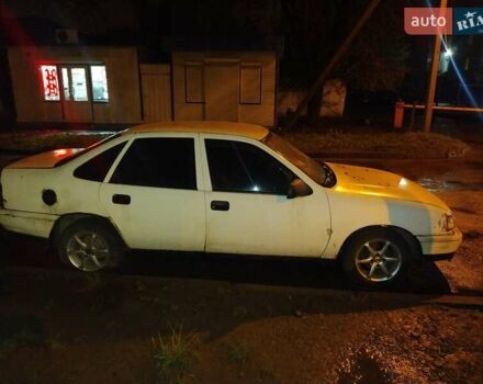 Белый Опель Вектра, объемом двигателя 1.6 л и пробегом 334 тыс. км за 900 $, фото 1 на Automoto.ua