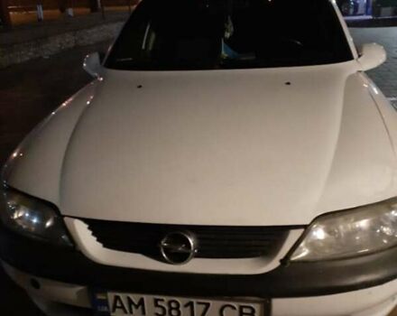 Белый Опель Вектра, объемом двигателя 1.69 л и пробегом 357 тыс. км за 1500 $, фото 1 на Automoto.ua