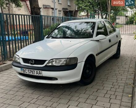 Белый Опель Вектра, объемом двигателя 1.6 л и пробегом 292 тыс. км за 1800 $, фото 1 на Automoto.ua