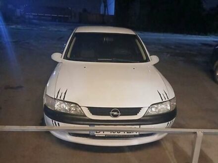 Белый Опель Вектра, объемом двигателя 1.6 л и пробегом 327 тыс. км за 1300 $, фото 1 на Automoto.ua