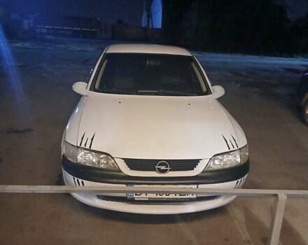 Белый Опель Вектра, объемом двигателя 1.6 л и пробегом 327 тыс. км за 1300 $, фото 1 на Automoto.ua
