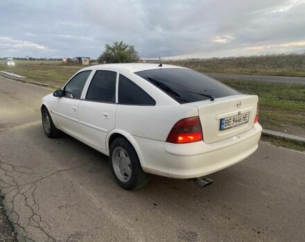Белый Опель Вектра, объемом двигателя 2 л и пробегом 300 тыс. км за 2252 $, фото 1 на Automoto.ua