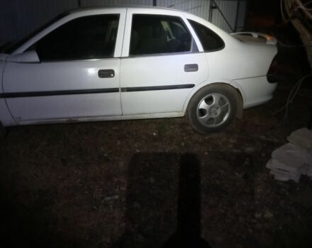 Белый Опель Вектра, объемом двигателя 1.8 л и пробегом 320 тыс. км за 2000 $, фото 1 на Automoto.ua