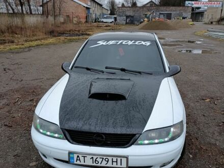 Опель Вектра 1998 в Коломые на Automoto.ua Белый Опель Вектра, объемом двигателя 2 л и пробегом 320 тыс. км за 2450 $, фото 1 на Automoto.ua