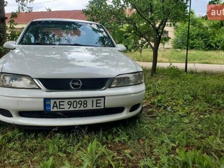 Опель Вектра 1998 в Покров (Орджоникидзе) на Automoto.ua Белый Опель Вектра, объемом двигателя 1.8 л и пробегом 444 тыс. км за 3500 $, фото 1 на Automoto.ua