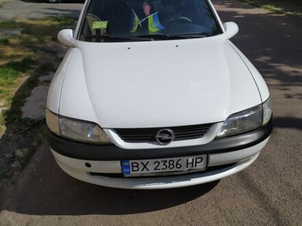 Білий Опель Вектра, об'ємом двигуна 1.6 л та пробігом 423 тис. км за 1698 $, фото 1 на Automoto.ua
