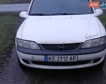 Белый Опель Вектра, объемом двигателя 1.8 л и пробегом 374 тыс. км за 2100 $, фото 1 на Automoto.ua