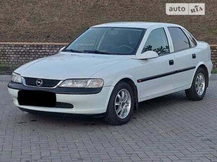 Опель Вектра 1999 в Днепре (Днепропетровске) на Automoto.ua Белый Опель Вектра, объемом двигателя 1.6 л и пробегом 234 тыс. км за 3300 $, фото 1 на Automoto.ua