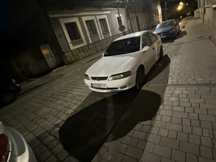Белый Опель Вектра, объемом двигателя 2 л и пробегом 240 тыс. км за 1500 $, фото 1 на Automoto.ua