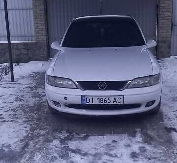 Белый Опель Вектра, объемом двигателя 2 л и пробегом 310 тыс. км за 2900 $, фото 1 на Automoto.ua