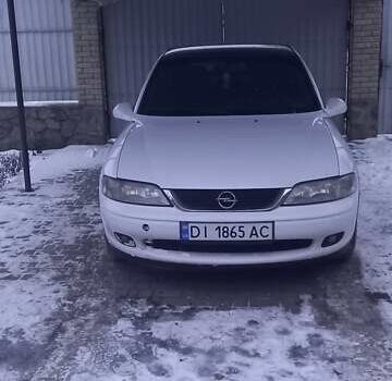 Белый Опель Вектра, объемом двигателя 2 л и пробегом 310 тыс. км за 2900 $, фото 1 на Automoto.ua