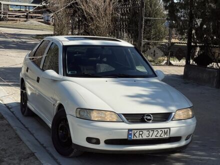 Белый Опель Вектра, объемом двигателя 1.8 л и пробегом 305 тыс. км за 1450 $, фото 1 на Automoto.ua