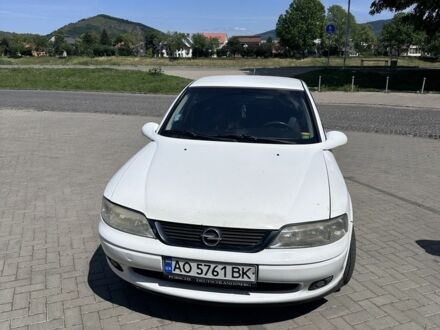 Белый Опель Вектра, объемом двигателя 1.8 л и пробегом 3 тыс. км за 1900 $, фото 1 на Automoto.ua