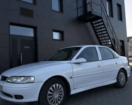 Белый Опель Вектра, объемом двигателя 1.8 л и пробегом 340 тыс. км за 3500 $, фото 1 на Automoto.ua