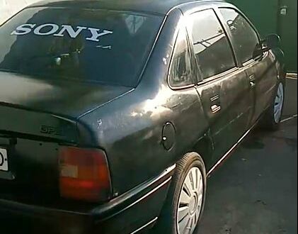 Білий Опель Вектра, об'ємом двигуна 1.7 л та пробігом 369 тис. км за 500 $, фото 1 на Automoto.ua