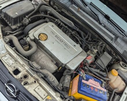 Бежевый Опель Вектра, объемом двигателя 1.6 л и пробегом 300 тыс. км за 2400 $, фото 2 на Automoto.ua