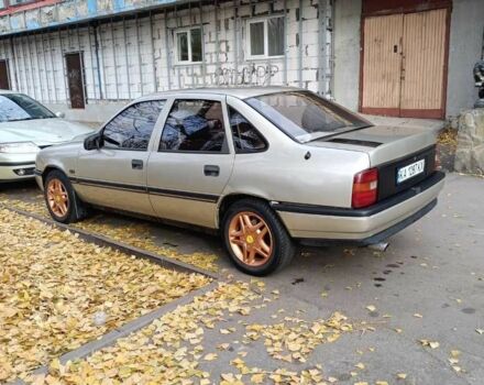 Бежевый Опель Вектра, объемом двигателя 2 л и пробегом 350 тыс. км за 1200 $, фото 3 на Automoto.ua
