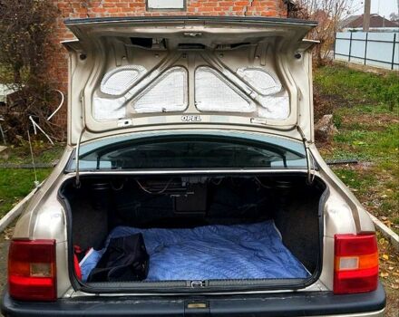 Бежевый Опель Вектра, объемом двигателя 2 л и пробегом 471 тыс. км за 1500 $, фото 7 на Automoto.ua