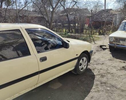 Бежевый Опель Вектра, объемом двигателя 1.8 л и пробегом 300 тыс. км за 1100 $, фото 5 на Automoto.ua